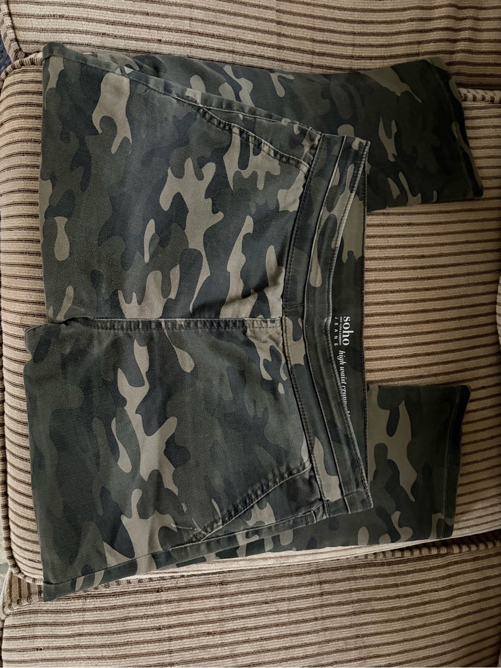 SOHO Camo High-Rise Capri Pants -Size M- Green Camouflage